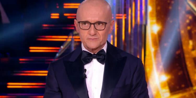 Alfonso Signorini lascia la direzione di ‘Chi’: “Non c’entra niente il caso Corona’