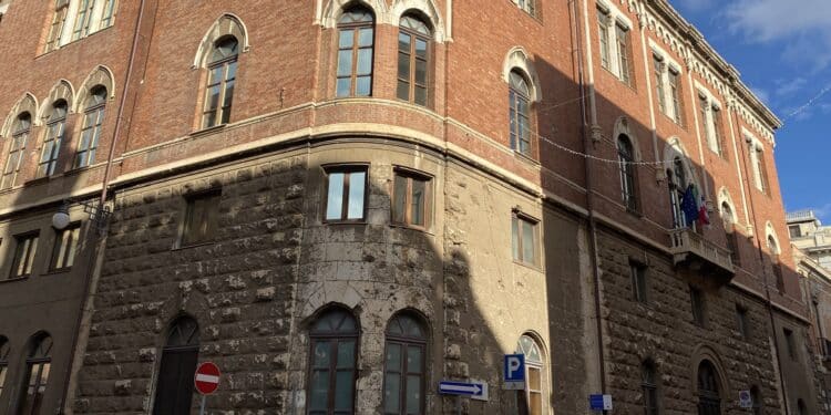 Cagliari, emergenza scuola dell’infanzia di via Satta: “Cantieri infiniti, sicurezza a rischio e zero trasparenza”