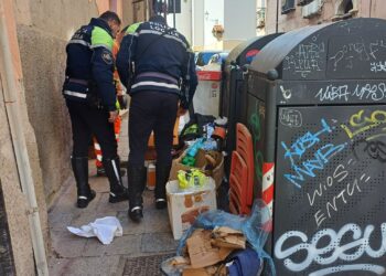 Cagliari, incivile dei rifiuti beccato alla Marina: non aveva mai pagato la Tari