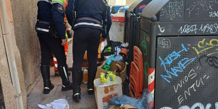 Cagliari, incivile dei rifiuti beccato alla Marina: non aveva mai pagato la Tari