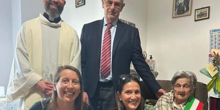 Grande festa a Santa Margherita di Pula per i 100 anni di Maddalena Madeddu