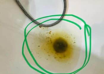 Proteste in via Mazzini a Capoterra: reflui fognari ed esalazioni maleodoranti anche dai lavandini di casa