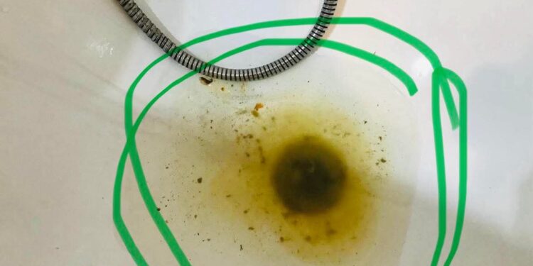 Proteste in via Mazzini a Capoterra: reflui fognari ed esalazioni maleodoranti anche dai lavandini di casa