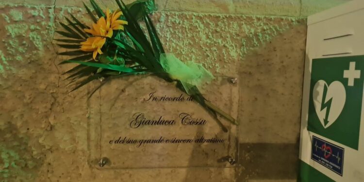 Monserrato, un defibrillatore in memoria dell’amico morto