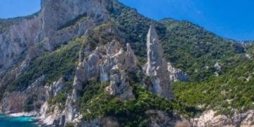 “Mafia cinese in Sardegna” con l’immagine di Baunei: “Chiedete scusa”