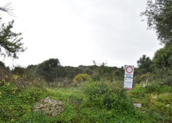 Sarroch, spuntano cartelli Eni di divieto d’accesso in aree SIN: la denuncia del Comitato Civico Ambiente e Salute
