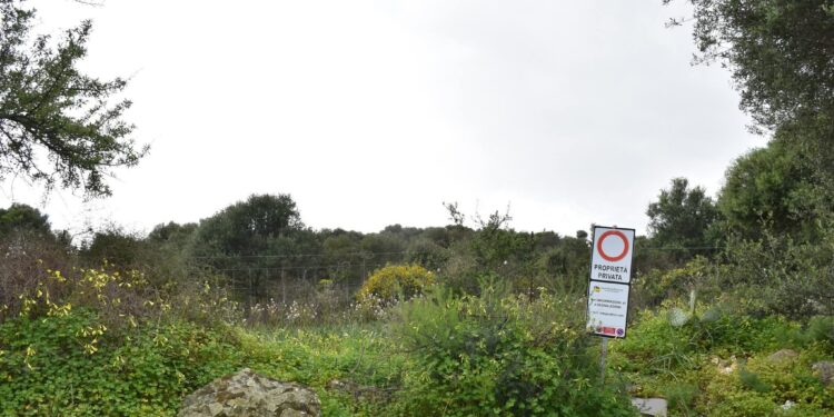 Sarroch, spuntano cartelli Eni di divieto d’accesso in aree SIN: la denuncia del Comitato Civico Ambiente e Salute