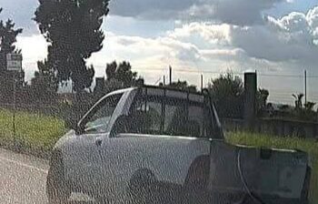 Elmas, pirata della strada tampona un veicolo e fugge senza prestare soccorso