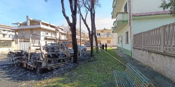Sestu, il rogo dei camper in via Togliatti ha danneggiato anche gli alberi: rimozione necessaria