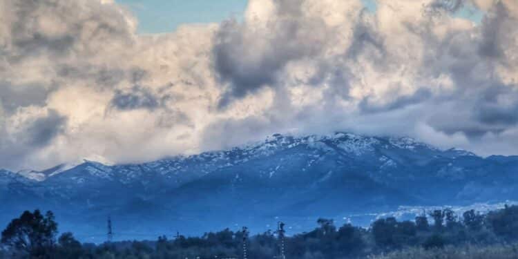 La primavera a Cagliari e in Sardegna è un miraggio: pioggia, vento, neve e temperature in picchiata
