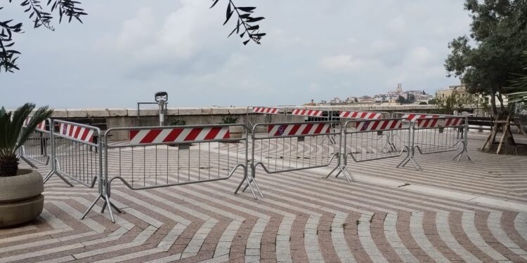 Cagliari, crepe nel bastione di Santa Croce: i vigili del fuoco transennano l’area