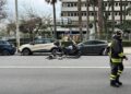 Cagliari, scontro fra auto e scooter in viale Bonaria: traffico in tilt, centauro in ospedale