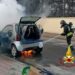 Cagliari, auto in fiamme durante la marcia: intervento immediato dei vigili del fuoco