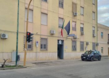 Invita alcune ragazzine a salire sul suo motocarro, uomo rischia il linciaggio a Sanluri