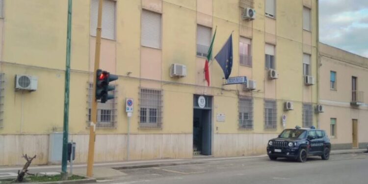 Invita alcune ragazzine a salire sul suo motocarro, uomo rischia il linciaggio a Sanluri