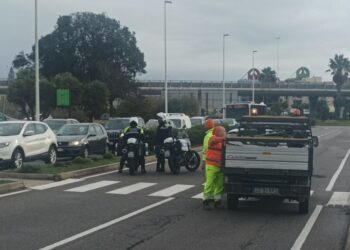 Cagliari, investita una ragazza in via Peretti dove morì il 16enne: i dissuasori non bastano più