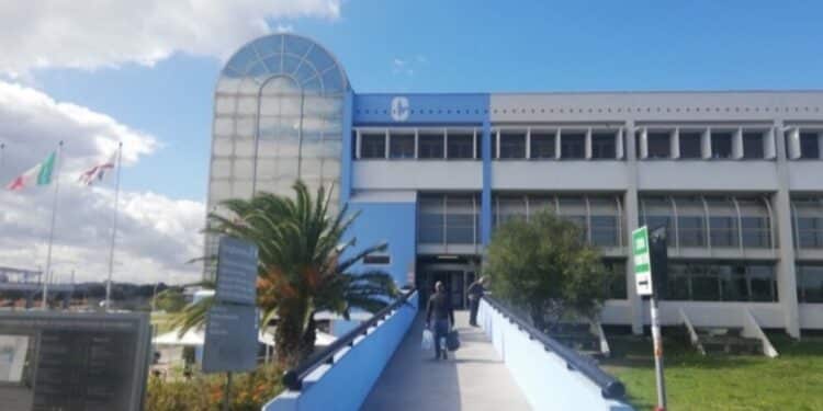 Con 40 di febbre aspetta 8 ore senza tachipirina e senza mangiare, ma il Policlinico smentisce: “Ha rifiutato il ricovero”