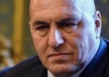 Il ministro Crosetto bloccato a Dubai torna in Italia con un volo militare: “Rientrerò da solo, niente strumentalizzazioni”