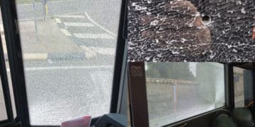 Cagliari, spari contro 3 bus in transito in piazza San Michele: vetri in frantumi e paura