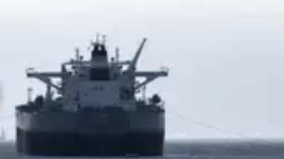 Dubai, chiuso per ore l’aeroporto e l’Iran si scusa per gli attacchi ai paesi vicini: “Non ci arrenderemo”