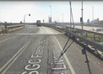 Paura a Livorno, cede il ponte mobile della Fipili che conduce al porto