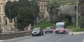 Cagliari, le transenne blindano Castello: ambulanza ritarda l’intervento di soccorso