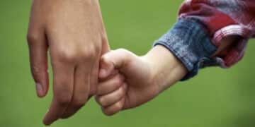 L’appello disperato di una mamma dell’hinterland cagliaritano: “Cerco lavori extra per curare mio figlio”