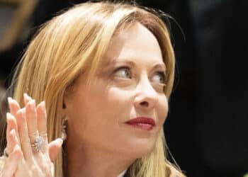 Giorgia Meloni in tv: “Intervenire a Hormuz sarebbe un passo verso il coinvolgimento”