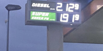 Sardegna, fare il pieno è diventato un lusso: superata la soglia di due euro al litro per il diesel