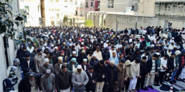 Cagliari, il grande raduno per la fine del ramadan: “Eid Mubarak a tutte le cittadine e i cittadini di fede musulmana“