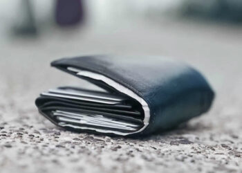 Pirri, trova un portafoglio e lo restituisce direttamente al proprietario: “Non ha voluto nulla, ha chiesto di donare il sangue all’Avis”