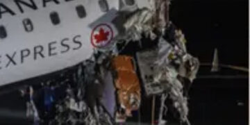 New York, tragico incidente in aeroporto fra aereo e camion: morti pilota e co-pilota