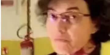 Insegnante accoltellata a scuola, la toccante lettera dopo la paura: “Non lasciamoci vincere dal buio”