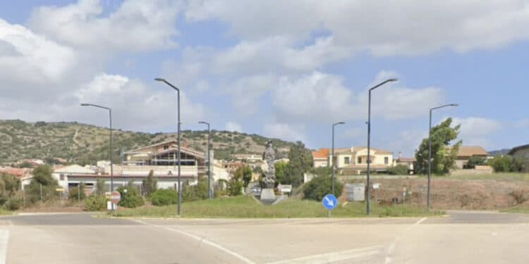 Sardara, terribile incidente stradale alle porte del paese: scontro tra due auto, un ferito grave