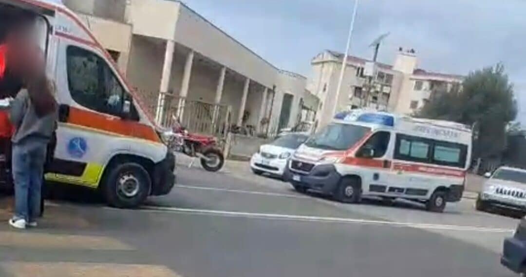 Cagliari, incidente in via Cornalias: 2 studentesse travolte sulle strisce pedonali davanti alla scuola