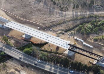 Capoterra, lavori infiniti al ponte di San Girolamo: cittadini costretti a camminare in strada e senza luce