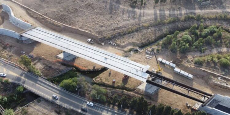 Capoterra, lavori infiniti al ponte di San Girolamo: cittadini costretti a camminare in strada e senza luce