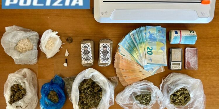 Cagliari, due arresti per droga: i pusher segnalati dai cittadini con la app YouPol