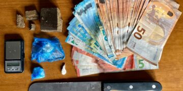 Spaccio di stupefacenti nell’hinterland, una donna quartese arrestata dalla polizia