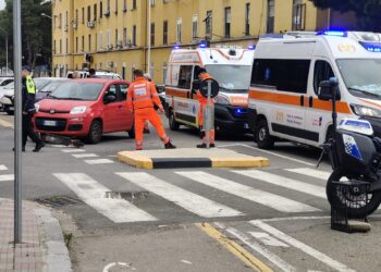 Cagliari, auto travolge monopattino in via Is Mirrionis