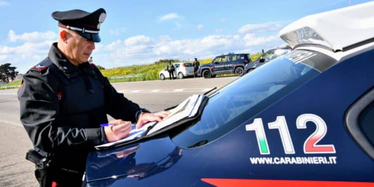 Villacidro, guida ubriaco con un coltello e droga in auto: denunciato 31enne