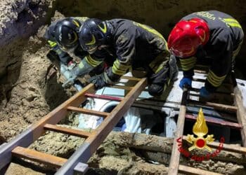 Con l’auto in un fossato nella notte a Maracalagonis: due ragazzi in codice rosso