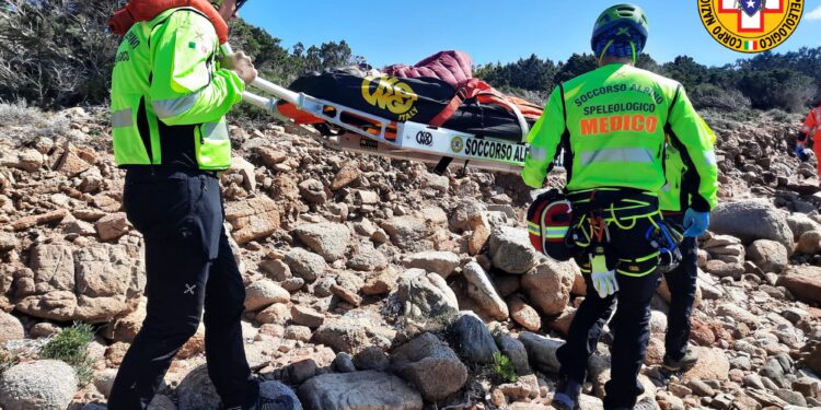 San Teodoro, infortunio durante un’escursione: turista salvata dal soccorso alpino
