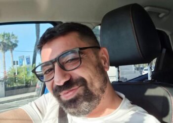 Cagliari, Andrea Zucca pestato in piazza Yenne: “Calci e pugni in faccia e sono svenuto, qui non siamo più al sicuro”