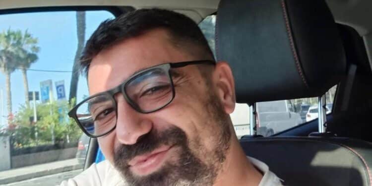 Cagliari, Andrea Zucca pestato in piazza Yenne: “Calci e pugni in faccia e sono svenuto, qui non siamo più al sicuro”