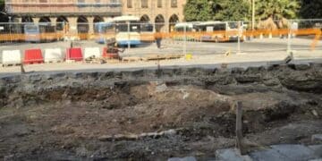 Cagliari, scoperta archeologica durante i lavori della metropolitana in Piazza Matteotti: subito stop ai lavori