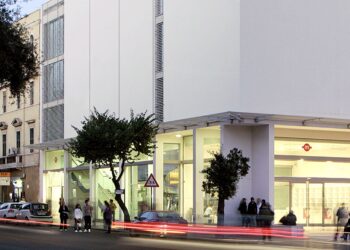 Cagliari, la storica passeggiata di via Dante diventa un percorso ad ostacoli: oggi un grave incidente nella strada vergogna