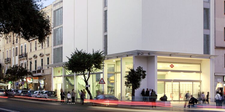 Cagliari, la storica passeggiata di via Dante diventa un percorso ad ostacoli: oggi un grave incidente nella strada vergogna