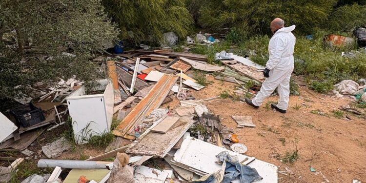 Cagliari, oltre 90 tonnellate di rifiuti abbandonati a Santa Gilla: via alla rimozione e alla bonifica