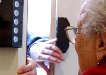 Cagliari, emergenza truffe agli anziani online e porta a porta: nasce la rete di prevenzione e tutela